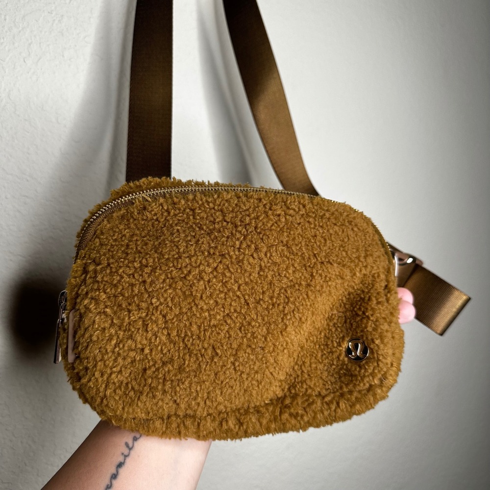 Lululemon Everywhere Belt Bag 1L Fleece Burnt Caramel Brown Sherpa LU9B18S